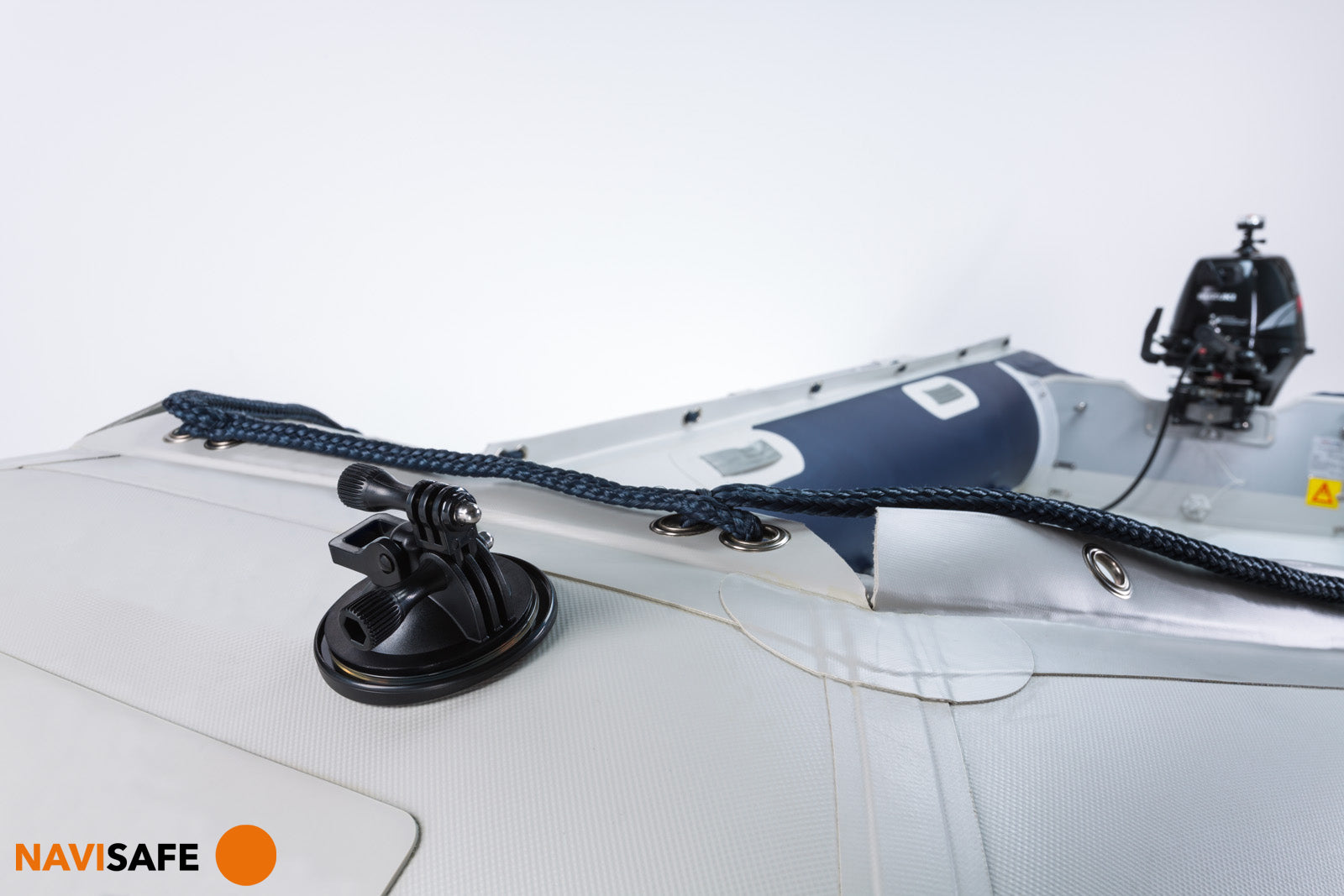 Navisafe Navi Light 360° 2NM mit Saugnapf weiß | USCG 2sm | 6 Modi | wasserdicht 20m | 139g