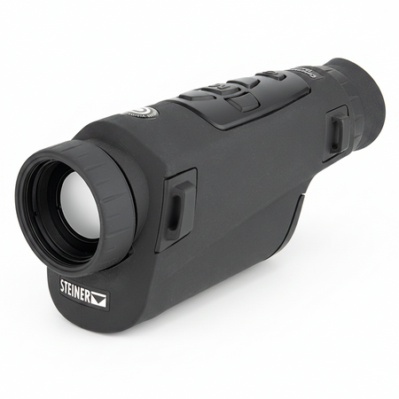 Steiner Commander Thermal – Frontansicht auf weißem Hintergrund, schwarzes kompaktes Gehäuse mit Quantum Vision Logo und Commander Thermal Schriftzug