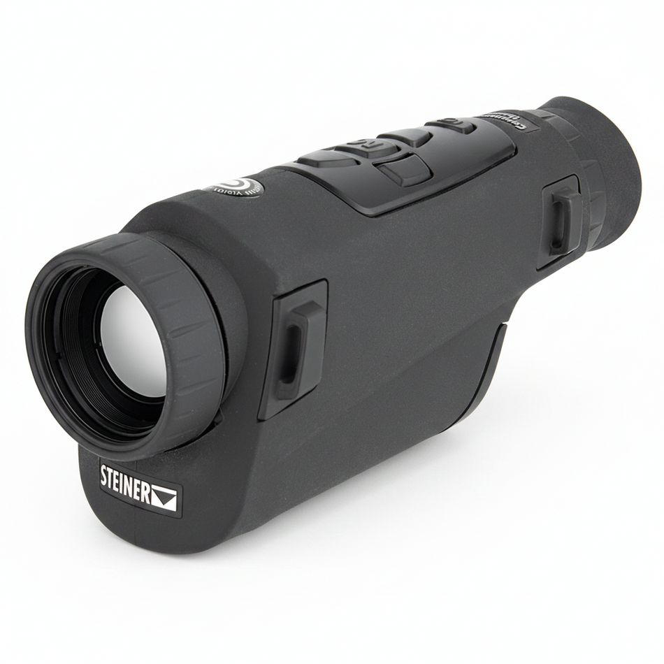 Steiner Commander Thermal – Frontansicht auf weißem Hintergrund, schwarzes kompaktes Gehäuse mit Quantum Vision Logo und Commander Thermal Schriftzug