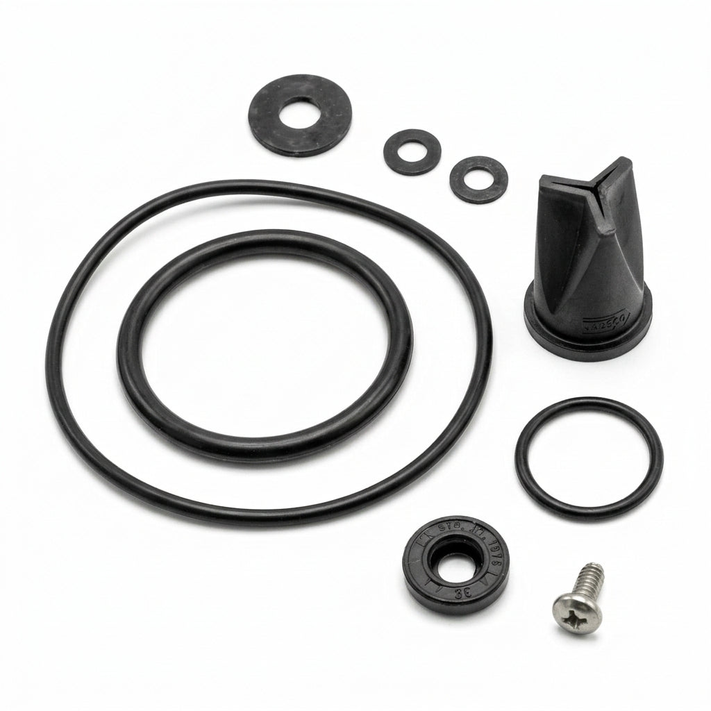 JABSCO 38595-1000 Servicekit A für Quiet Flush E2 38045 und 38245 mit schwarzem Joker-Ventil, drei O-Ringen, Wellendichtung, Dichtscheiben und Schraube auf weißem Hintergrund.