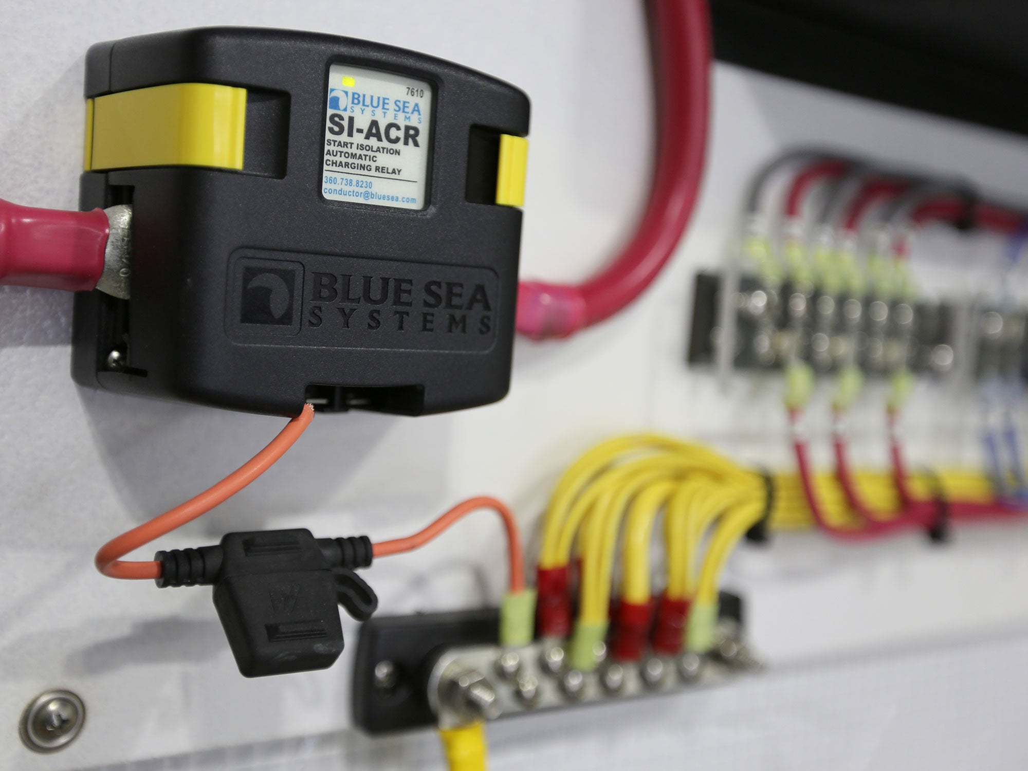 Blue Sea Systems SI-ACR BS7610 Rückansicht – Start Isolation Automatic Charging Relay