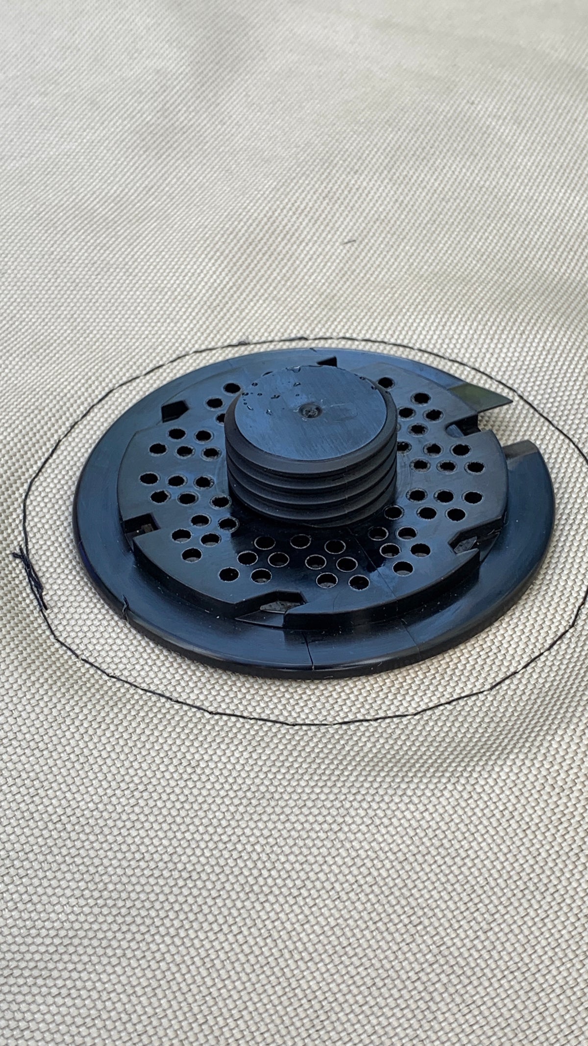BoatVent 4 Persenninglüfter BV24 – am Deck in Persenning eingewäht, schwarzer Kunststoff, Ø 134 mm, Lochstruktur sichtbar