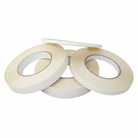 Paper Tissue Tack doppelseitiges Klebeband – vier Rollen in verschiedenen Breiten (6, 9, 12, 15, 25 mm), weißer Hintergrund, Papiervliesträger cremefärbig