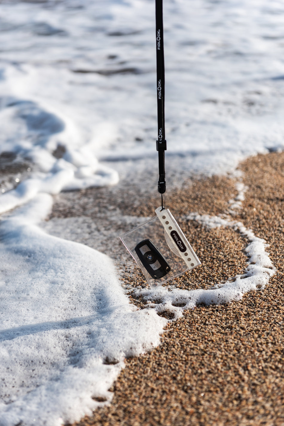 FIDLOCK dry bag mini – Wasserdichte Schutztasche transparent mit Magnetverschluss