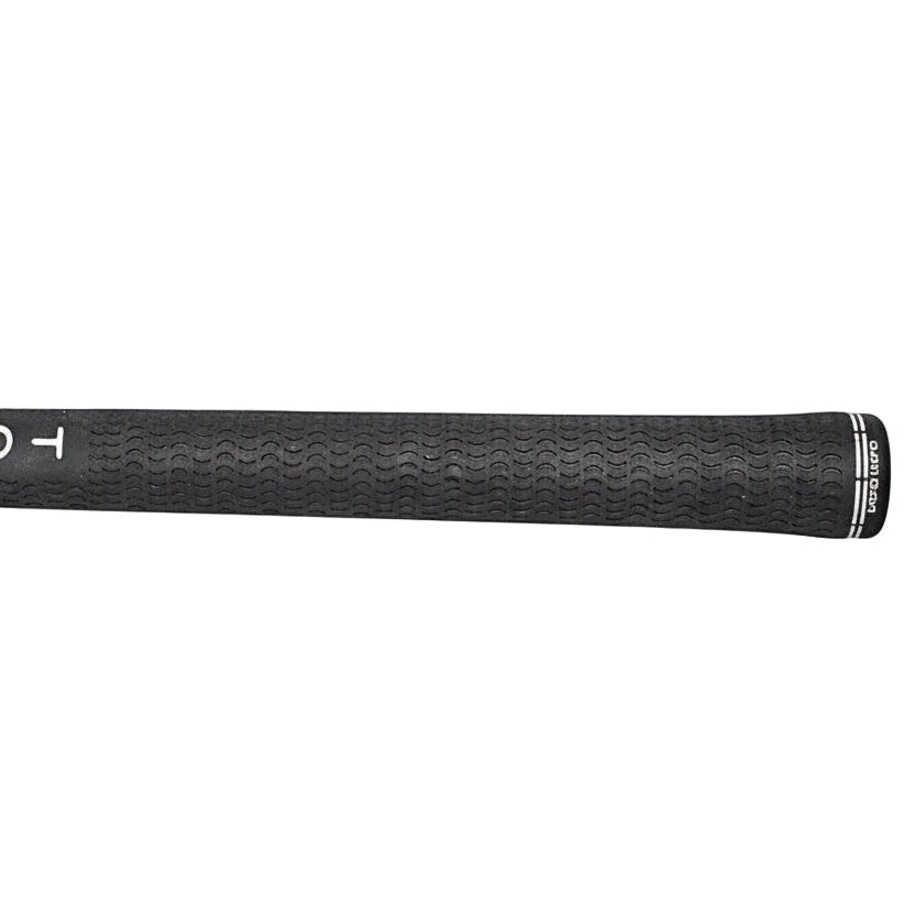 LINDEMANN Pinnenausleger Griffdetail – schwarzer Golfschlägergriff mit TOUR-Beschriftung auf 16 mm Aluminium-Rohr
