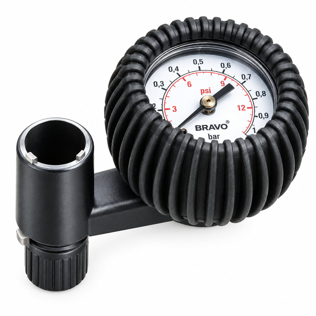 BRAVO Manometer LP2901 für BRAVO 9 und 6,5 Liter Pumpen mit bar/psi-Skala, Gummiummantelung und seitlichem Rohranschluss aus schwarzem Kunststoff