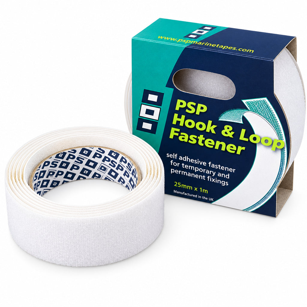 PSP Marine Tapes PS170 selbstklebendes Klettband mit Haken und Flausch in Weiß, 25 mm x 1 m, weiße Bandrolle neben zwei grün-blauen Hook & Loop Fastener Verpackungen