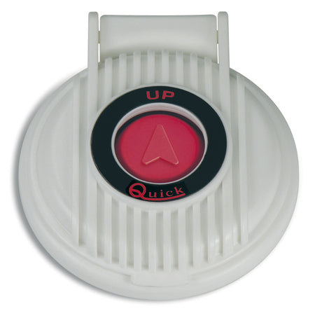 QUICK Fußschalter QI210900UW für UP mit weißem rundem Gehäuse und geripptem Sicherheitsdeckel, rotem Knopf mit Aufwärtspfeil und schwarzem Ring mit UP- und QUICK-Beschriftung.