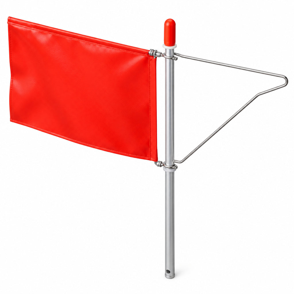 Opti Verklicker zur Windrichtungsanzeige mit rechteckiger roter PVC-Flagge, silberfarbenem senkrechtem Stab mit roter Schutzkappe und gegenüberliegendem gebogenem Drahtarm vor weißem Hintergrund; Lieferung ohne Seitenhalter.