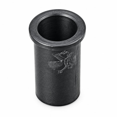 Schwarze Nylon-Muffe SG1024 für Ruderdollenbuchsen, zylindrischer Buchseneinsatz mit umlaufendem Bund am oberen Rand und sichtbarer runder Öffnung, schräg von oben vor weißem Hintergrund.