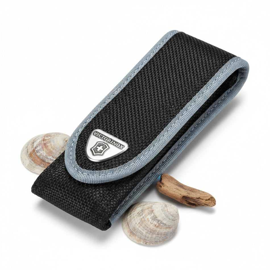 VICTORINOX Swiss Tool 1 VI04 – Multiwerkzeug geöffnet mit Kombizange und allen 12 Funktionen
