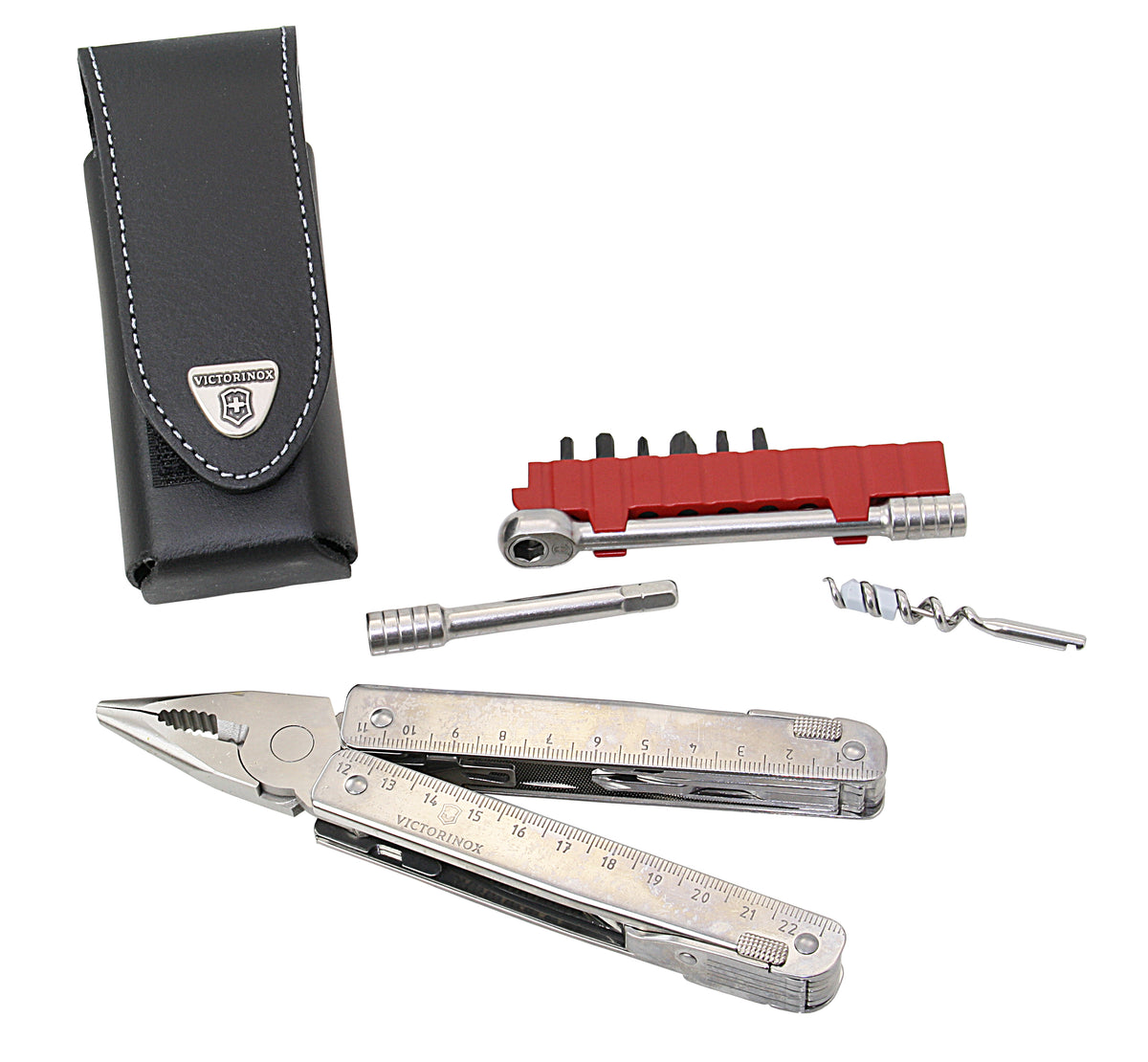 Victorinox SwissTool X Plus Ratchet VI06 – Seitenansicht geöffnet mit Zange und Werkzeugen, schwarzes Nylon-Etui
